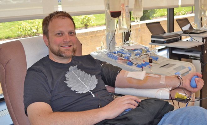 blood_bank_jfm15_Jonathan_giving_platelets